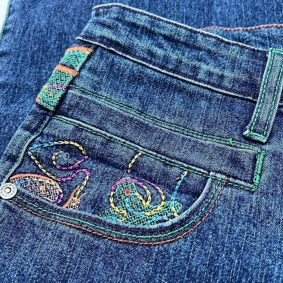 Cosmopolitan Jeanswear embroidered mom jeans size 12 P - Picture 2 of 9